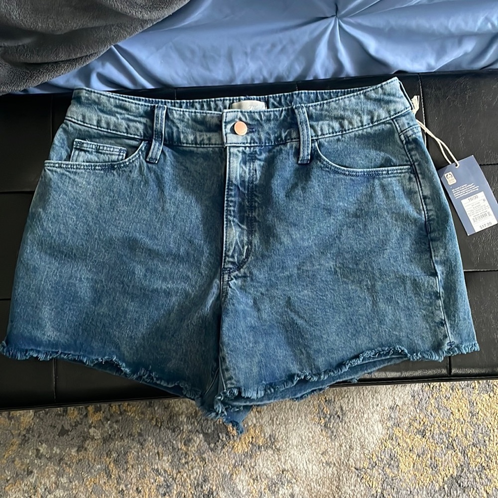 Universal Thread Shorts